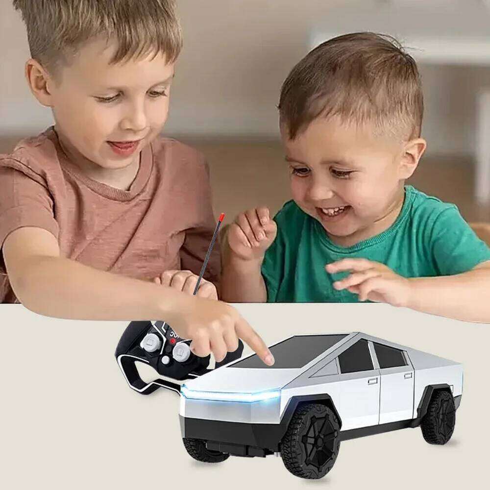 Tesla Cybertruck RC Car, Rechargeable Remote Control Toy, Gift for Kids 6+ Z260303