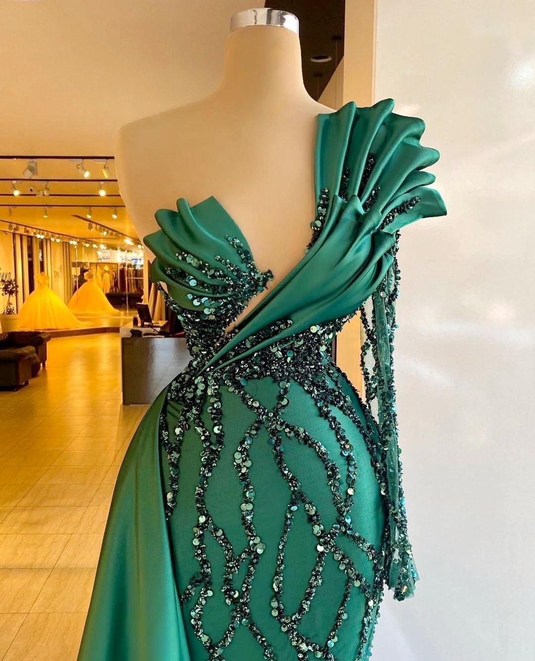 Prom Emerald Green Mermaid One Shoulder Sequins Party Dresses Ruffles Glitter Celebrity Custom Made Evening Gowns M04
