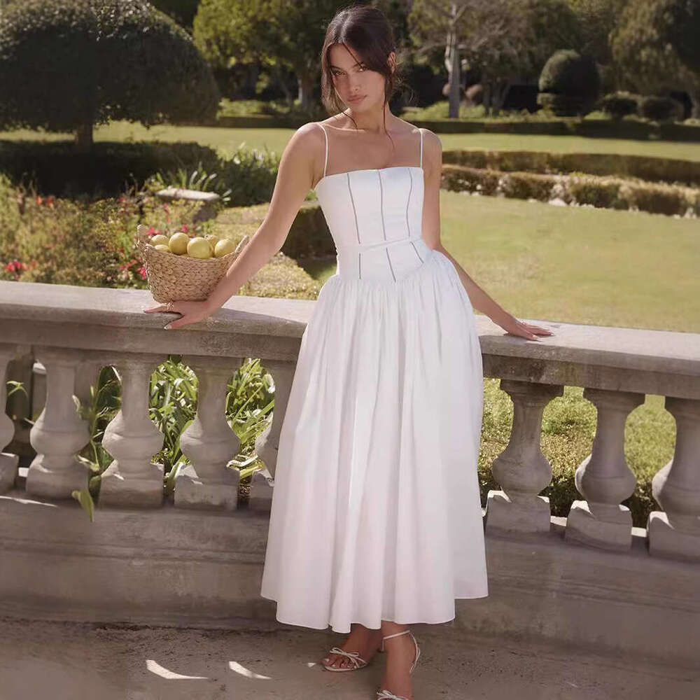 Fairy-like, fashionable, high-end French-style gentle floral camisole dress that is slimming