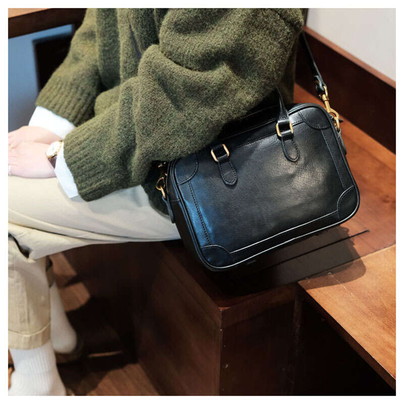 Luxury Shoulder Bags Totes Hobo High End Minimalist Crossbody Boston For Women Spring New Korean Style Vegetable Tanned Leather Fashion Handheld Singl