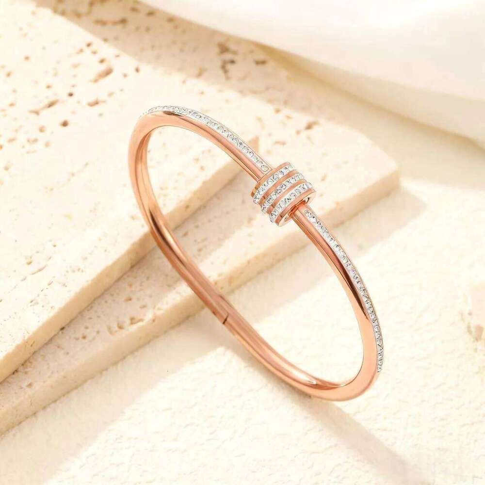 European American fashionable small waist stainless steel bracelet with simple diamond inlay and gold-plated non fading wome XJ260303