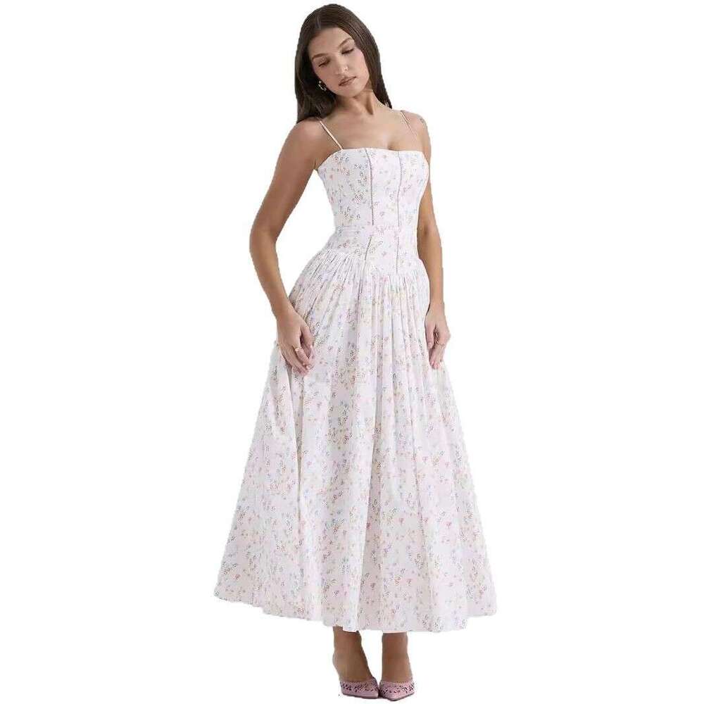 Fairy-like, fashionable, high-end French-style gentle floral camisole dress that is slimming