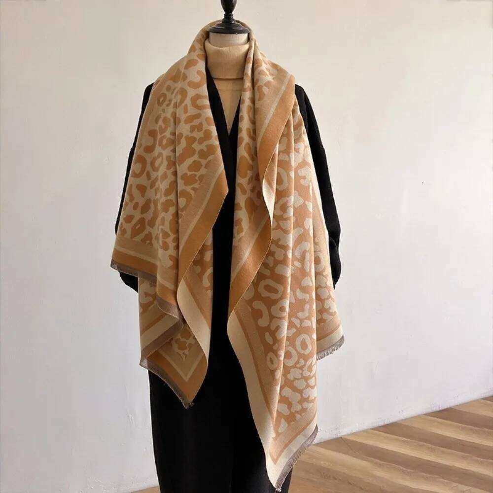 New Winter Warm Cashmere Scarf Vintage Leopard print Thickened Tassel Scarves Soft Fringed Shawls Women Gift XJ260304
