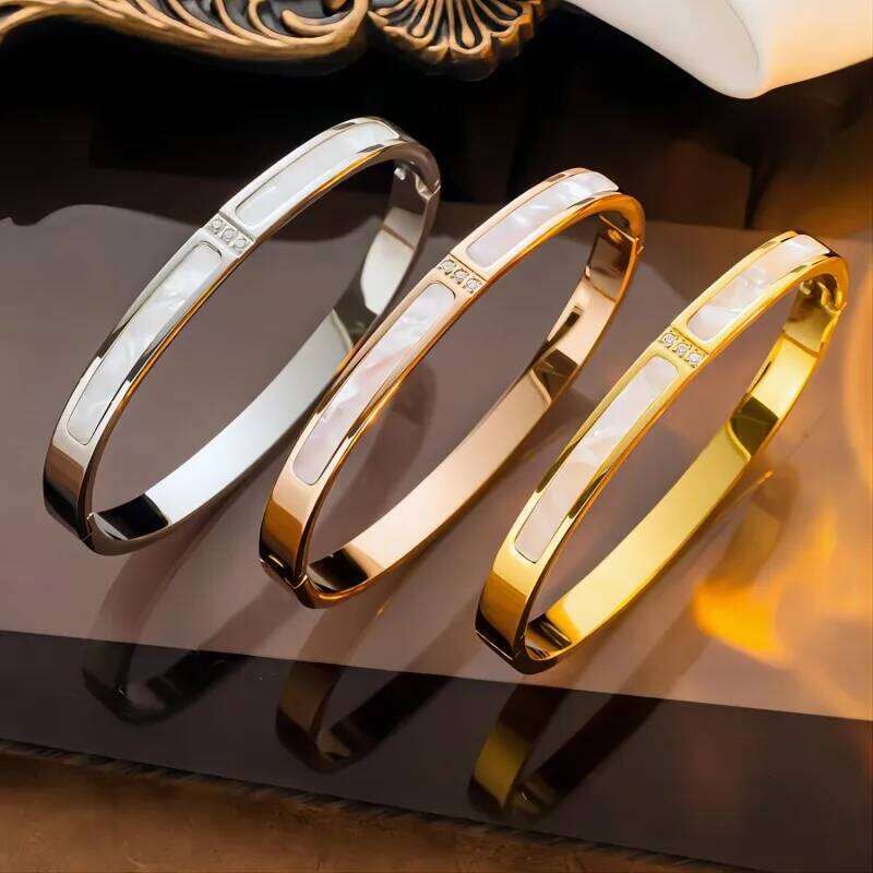 New Titanium Steel High end White Shell Fritillaria Women's Simple and Personalized Bracelet XJ260303
