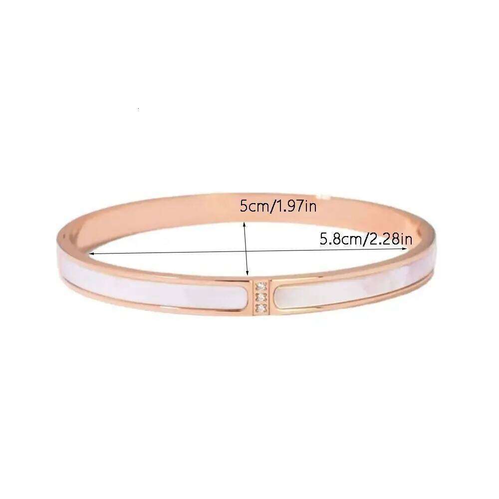 Simple Style Shell Mother Bracelet Ins Design Luxury Titanium Steel Bangles 3 Crystals Does Not Fade Couple Bracelets Men XJ260303