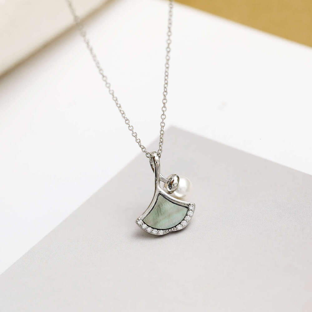 Shell Ginkgo Leaf Necklace Women Light Luxury Suitable For Commuting Clavicle With Pearl Pendant Sweater Chain