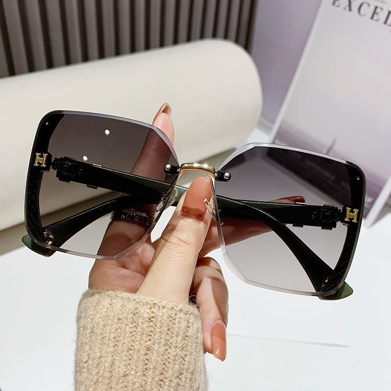 Fashionable Designer Sunglasses Large-frame Women's Sunglasses With Glitter And Starry Design High-end Unique Versatile Sun Protection Glasses Wh