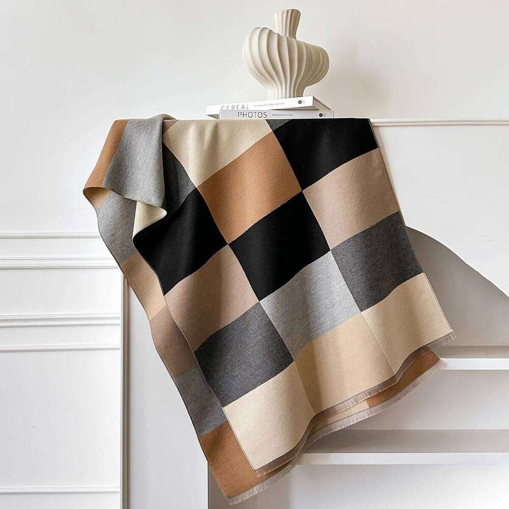 2025 New Luxury Winter Cashmere Patchwork Print Scarf Women Warm Pashmina Poncho Scarves Fashion Shawl Thick Foulard Bufanda XJ260304