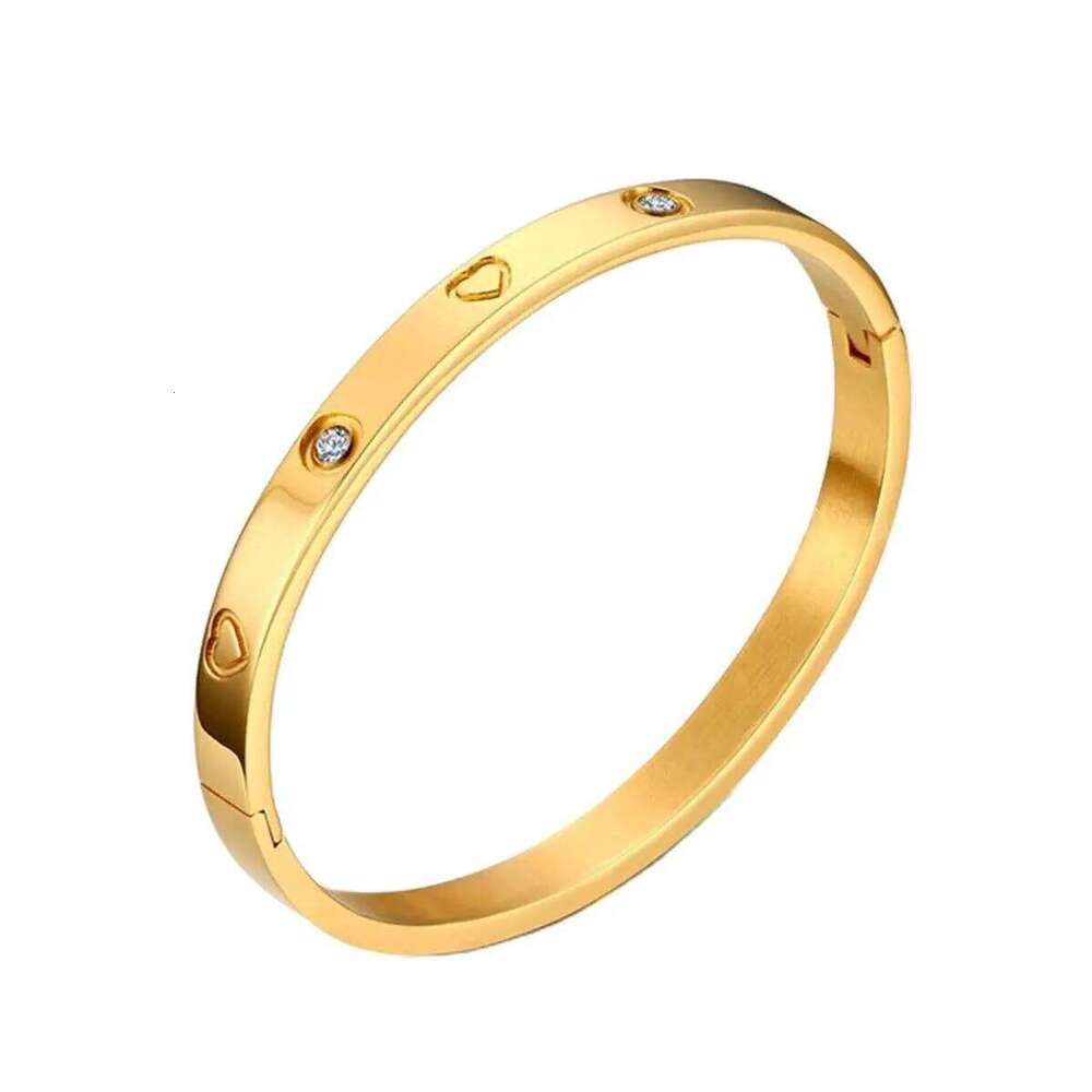 Unisex Minimalist Stainless Steel Bracelet for All Seasons Hot-Selling Personalized Design with One Heart and Crystal Stone XJ260303