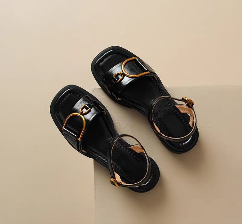 Fashionable and versatile women's new sandals 2026 outdoor best-selling beach vacation thick soled buckle sandals black brown beige