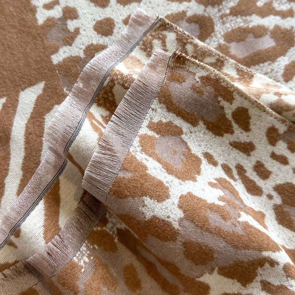 New Brand Elegance Two-Sided Leopard Print Scarf Soft Warm Fringe Pashmina Shawl Autumn and Winter Coldproof Windproof Blanket XJ260304