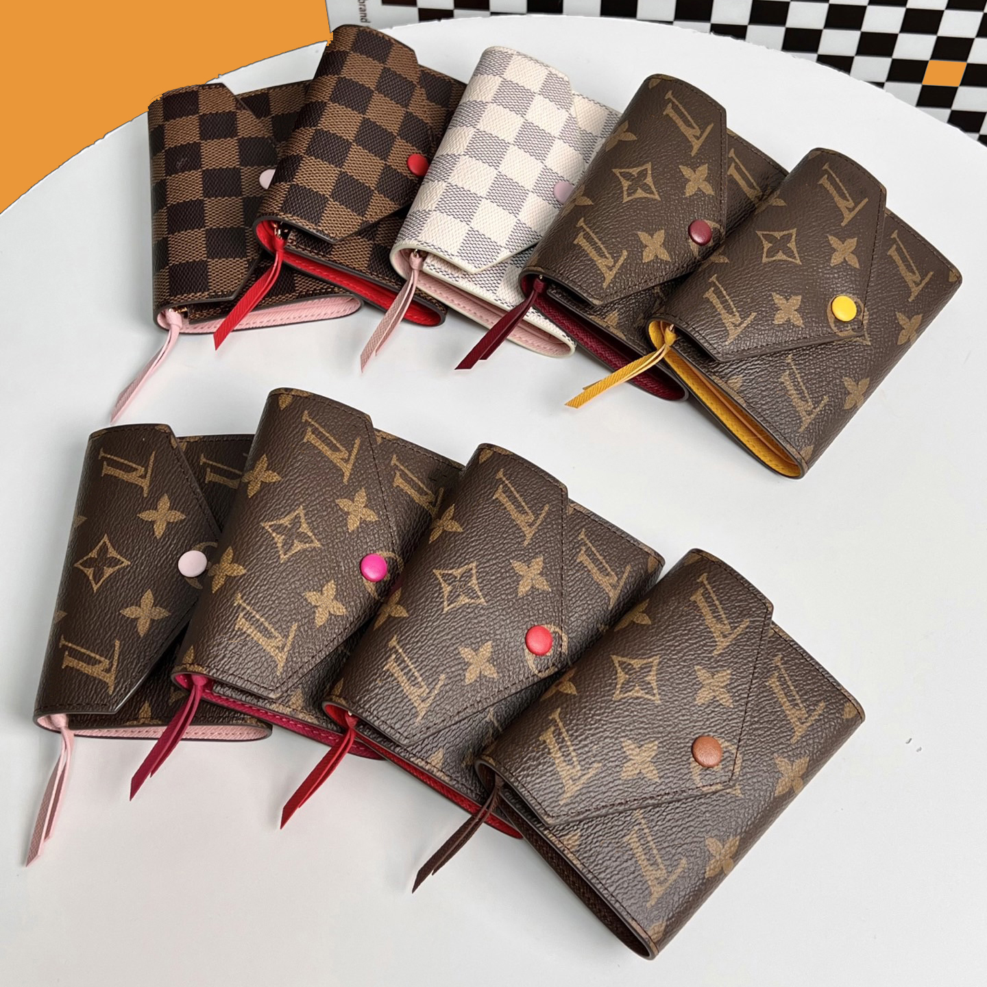 Luxury Designe Purse Retro Minimalism Classic Old Flower Purse Women Retro Clench Clamshell Design Large Capacity Multi Card Wallet Handbag High-Quality Embossing