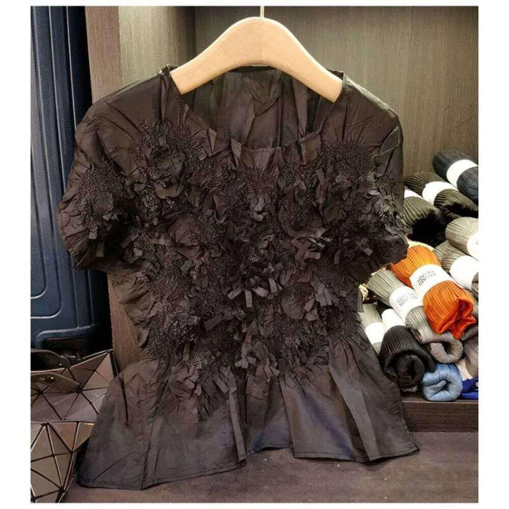 ZHE HAN Miyake Pleated Tops Elegant Commuter Slim Thin Short-Sleeved T-Shirt Female Summer New Simple Vacation Clothing Wrinkle-Free
