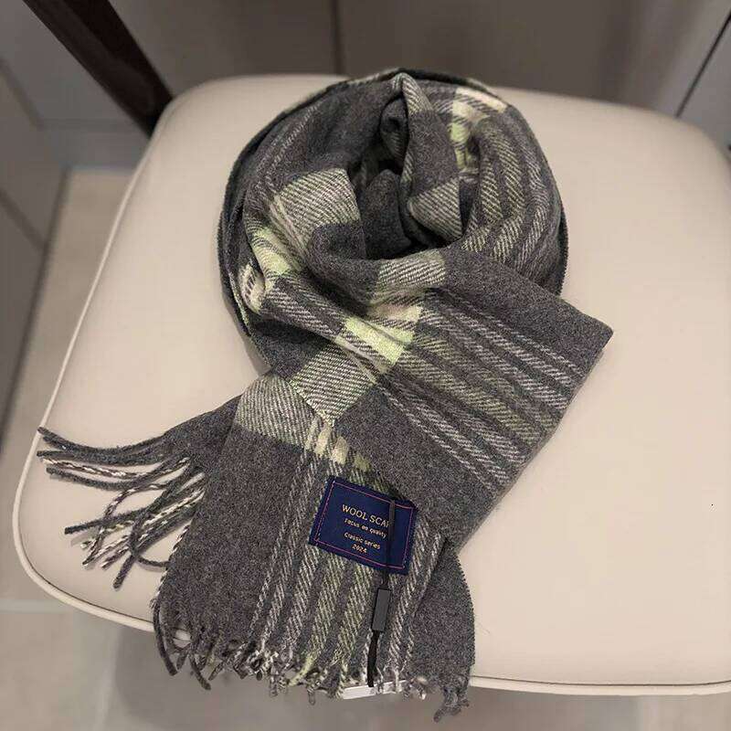 New Fashion Design Pure Wool Plaid Women Men Scarf British Classic Warm Couple Scarves High Quality Multicolored Tassel Muffler XJ260304