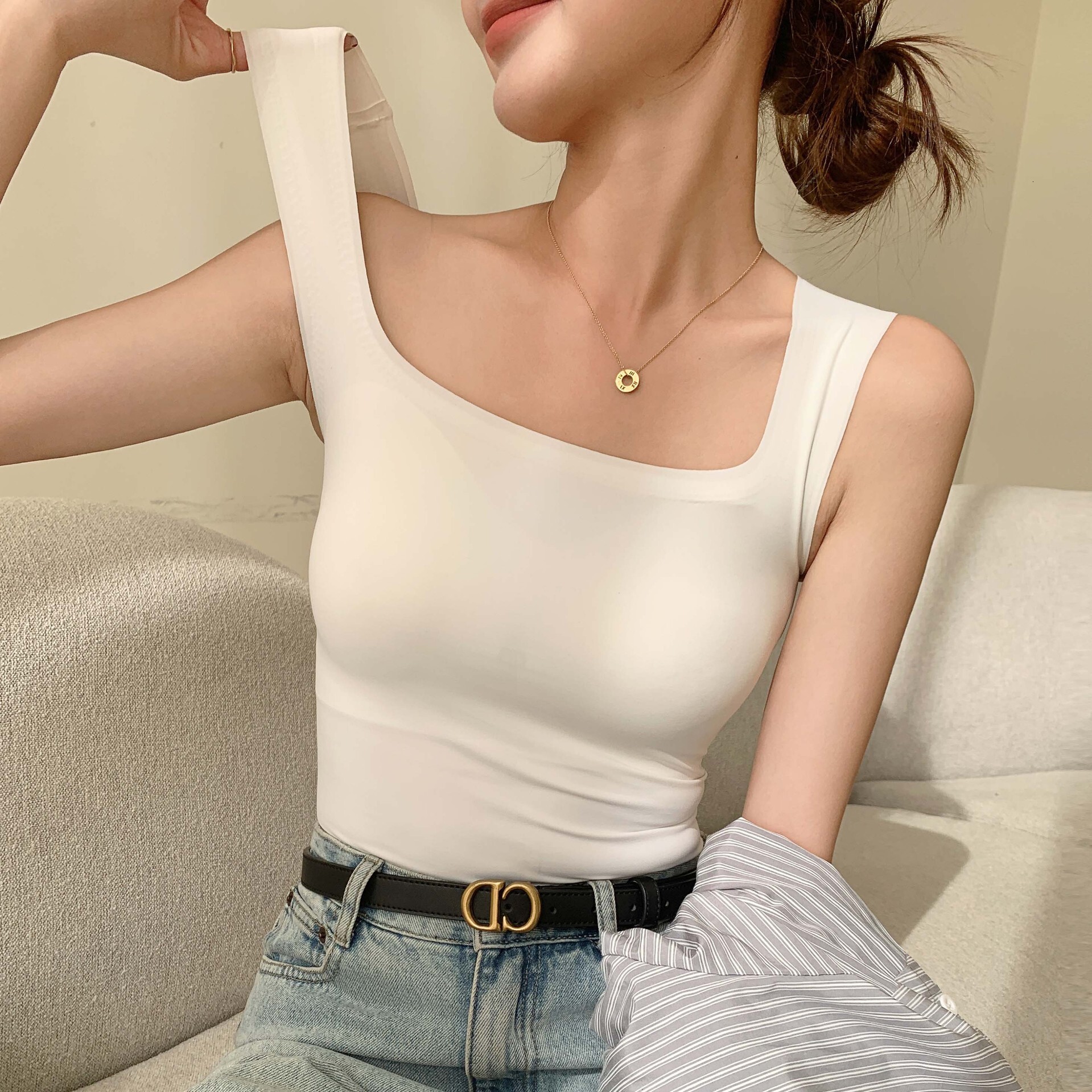 H581 Designer Shirt Ice Silk Square Neck Camisole For Women With Polo Shirt Built-in Bra Pads And Designer Hoodie Integrated Bra Top