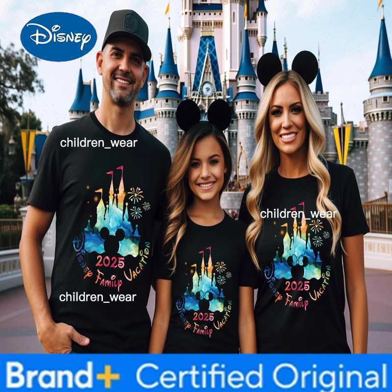 Disney New Mickey Minnie Castle Gradient Printed 2d Cotton T-Shirt Basic Color Retro Couple Family Girl Boy Gift T-Shirt Travel H260304