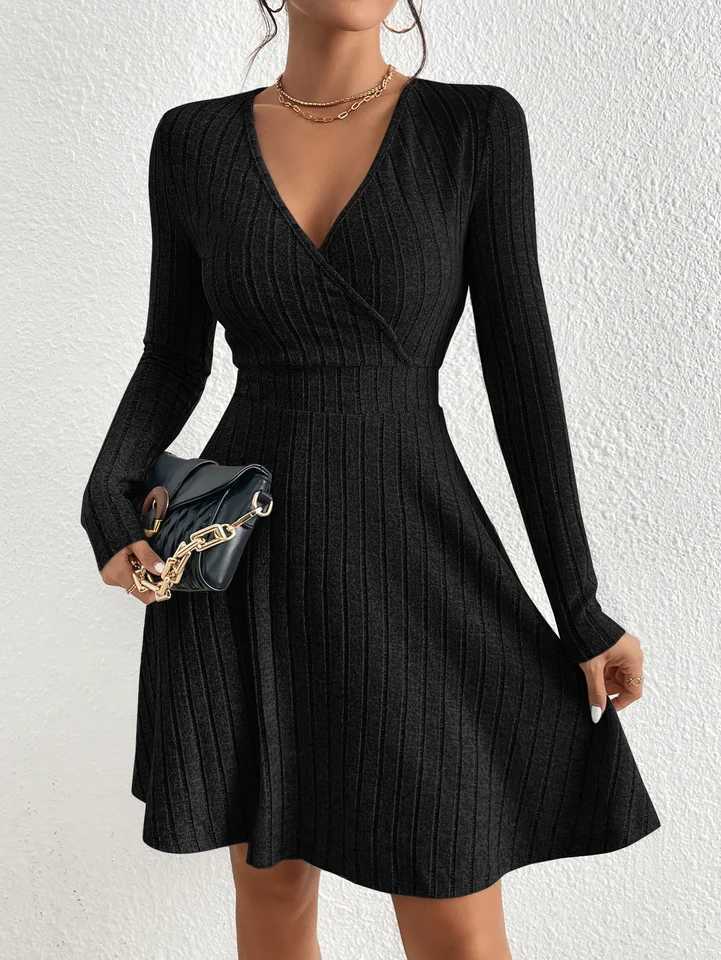 New for autumn/Winter 2024 Women Knit Slim Sexy Bodycon Dress V-Neck Long Sleeve Dress Solid Casual Midi Sweater Dress M260304