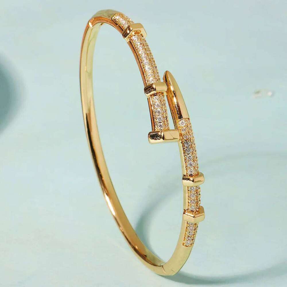 Classic Stainless Steel Woman's Nail Bracelet Europe and the United States Popular Bracelets Sparkling Zircon Bangle As A Gift XJ260303