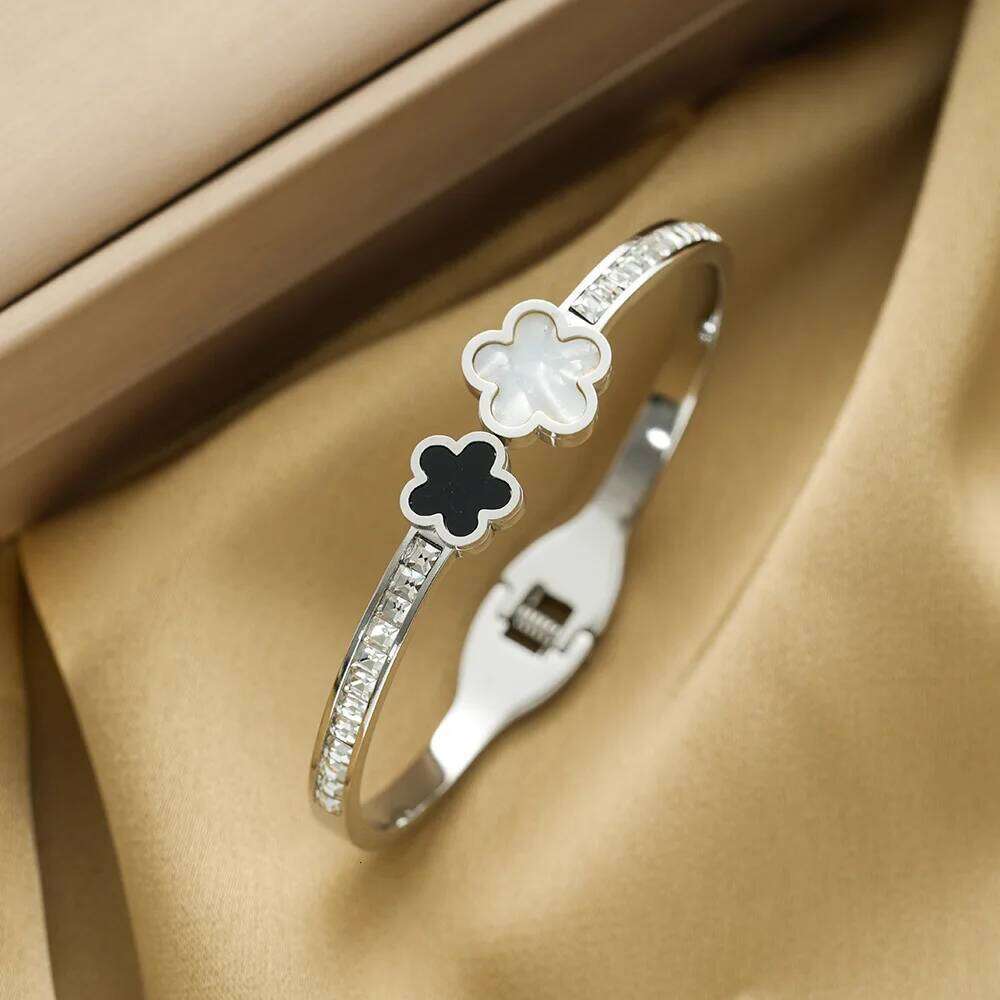 Stainless Steel Fashion Shell Flower Bangles Women Trendy Shiny Zircon Can Open Bracelets Hand Accessories Gifts for Friends XJ260303