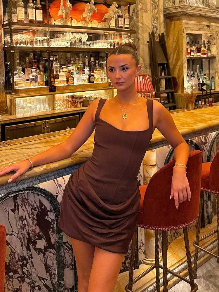 Brown Wide Strap Pleated Hem Dresses Womens Sexy Sleeveless Slim Fit Chic Mini Gown 2025 New Lady Summer Holiday Party Vestidos M260304