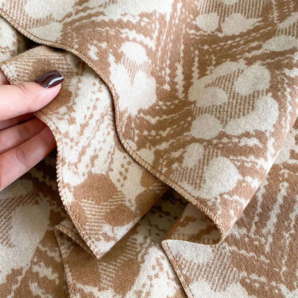 New Luxury Winter Cashmere Retro Leopard Print Scarf Women Warm Pashmina Poncho Scarves Fashion Shawl Thick Foulard Bufanda XJ260304