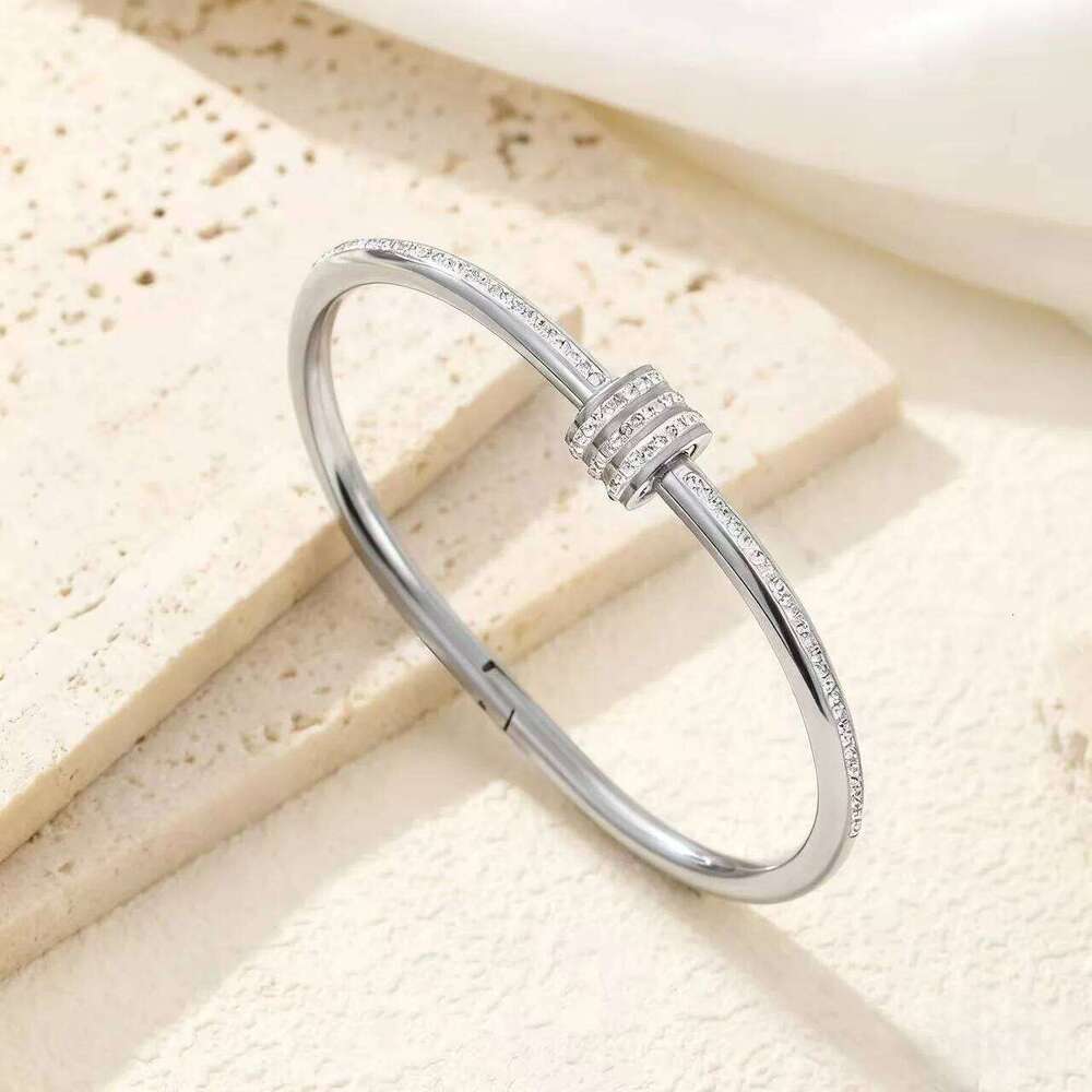 European American fashionable small waist stainless steel bracelet with simple diamond inlay and gold-plated non fading wome XJ260303