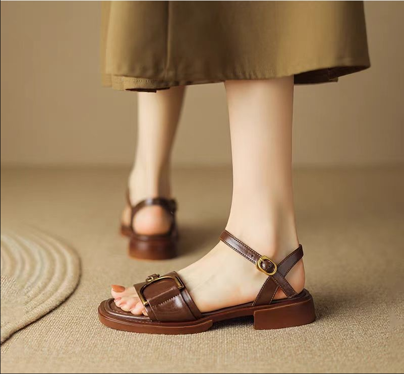 Fashionable and versatile women's new sandals 2026 outdoor best-selling beach vacation thick soled buckle sandals black brown beige