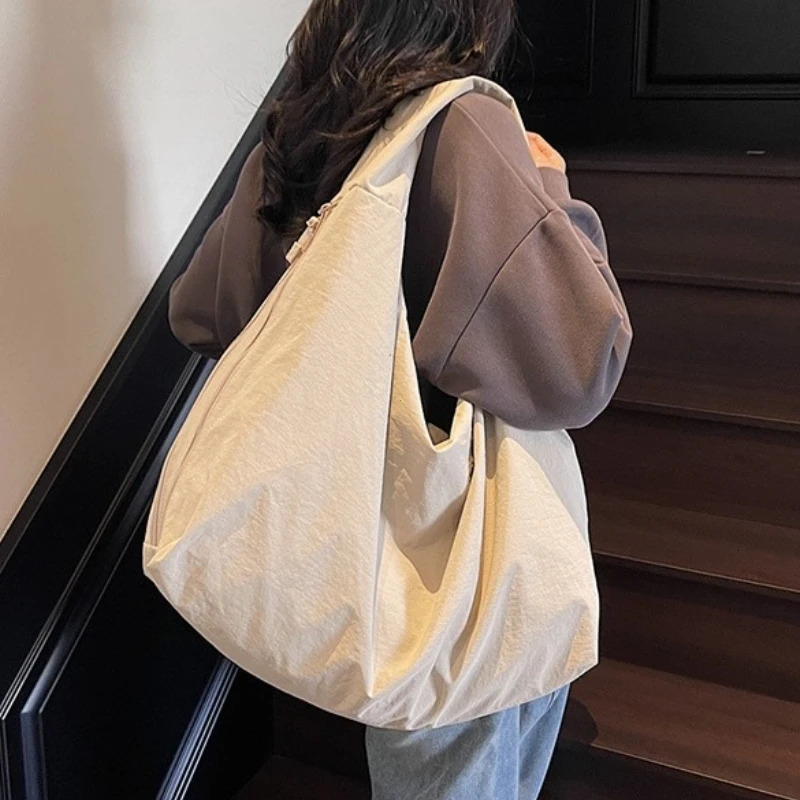 Chic Solid Color Nylon Tote Bag with Multiple Zipper Pockets Large Capacity Casual Shoulder Bag for College Work Everyday Use 260306