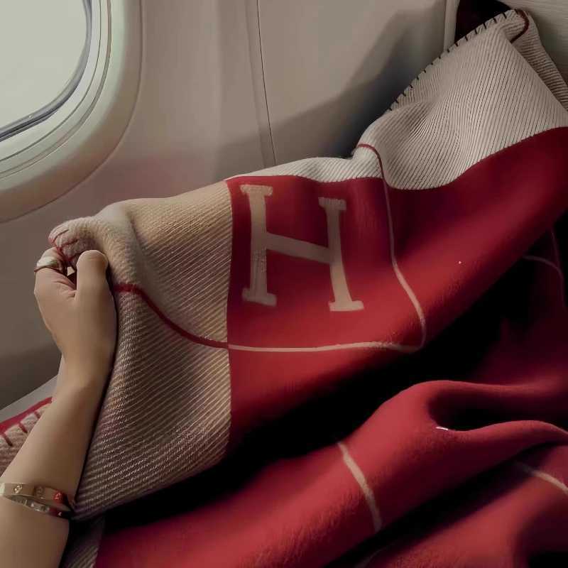 Haute Couture H Letter Wool Blanket, Soft Warm for Office Lunch Break & Sofa UseT260304
