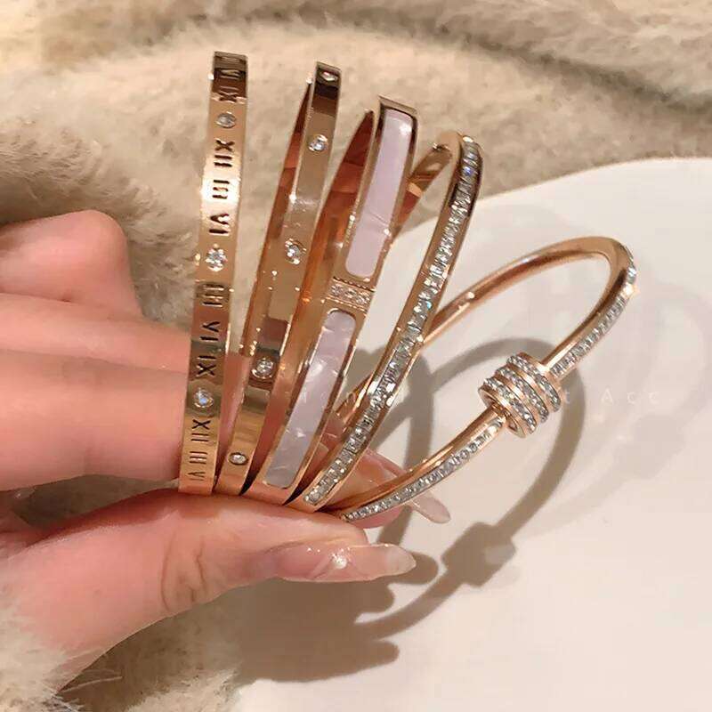Titanium Steel Rose Golden Fashionable Classic Style Stainless Bracelet Inlaid With Zircon For Womens Daily Wear XJ260303
