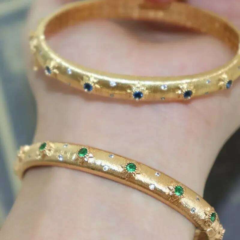 Classic Court Style Wire Drawing Bracelet For Women Light Luxury Elegant Green Crystal Retro Flower Bangles Wedding Fine Jewelry XJ260303