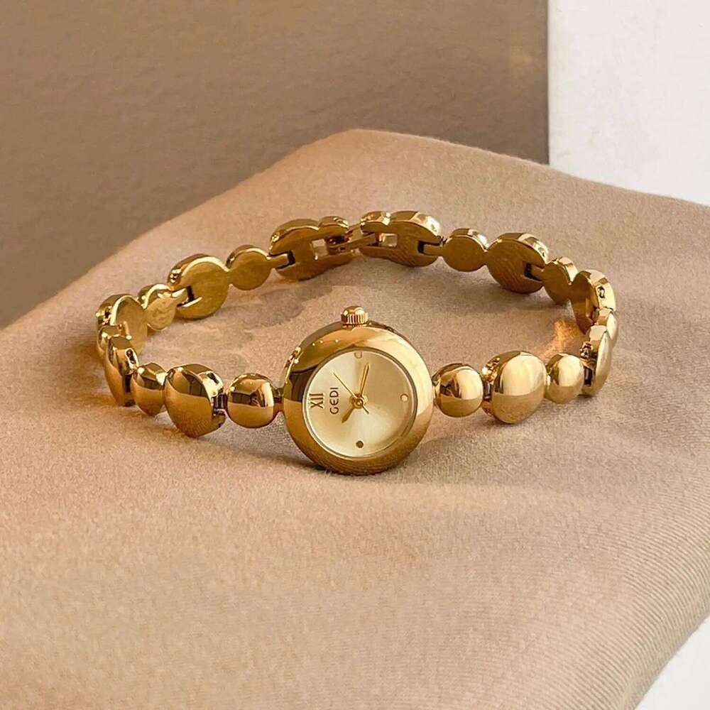 Retro Luxury Encore Red Bracelet-Style Woman Watches with Small Dial, Stainless Steel Band, Water-Resistant Quartz Movement Gift XJ260303