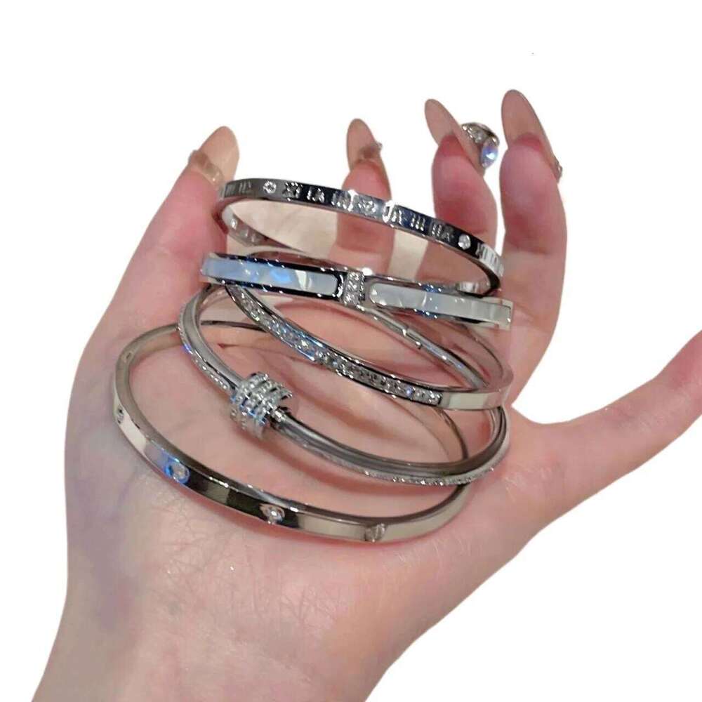 Luxury inlaid zircon fashionable titanium steel non fading suitable for female couples bracelet XJ260303