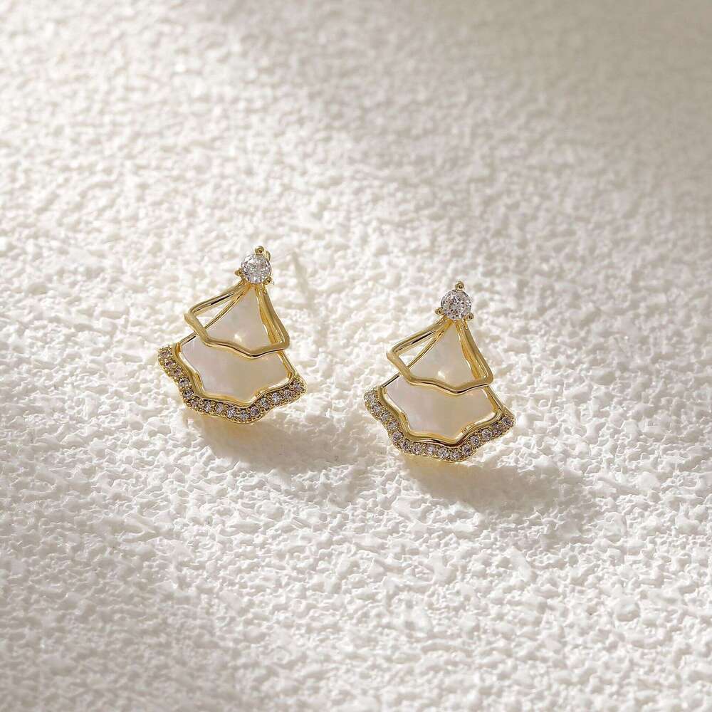 Korean Light Luxury Exquisite Internet Celebrity Niche Design Fan-shaped Natural Mother-of-pearl Earrings Ear Accessories