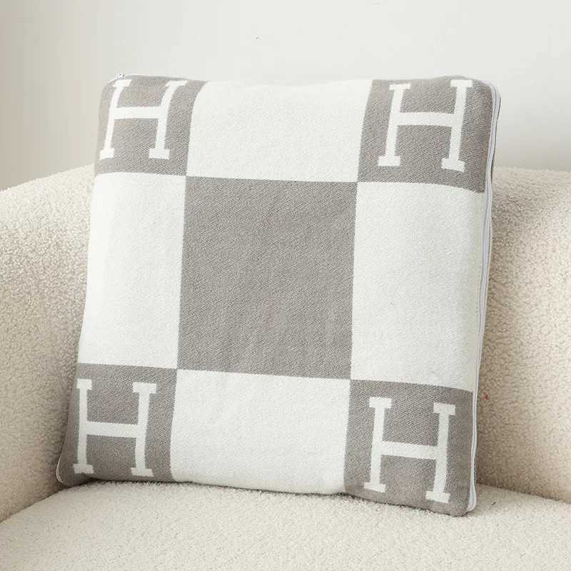 3in1 Pillow Blanket, Luxury Travel Cushion for Sofa Living Room BedroomT260304