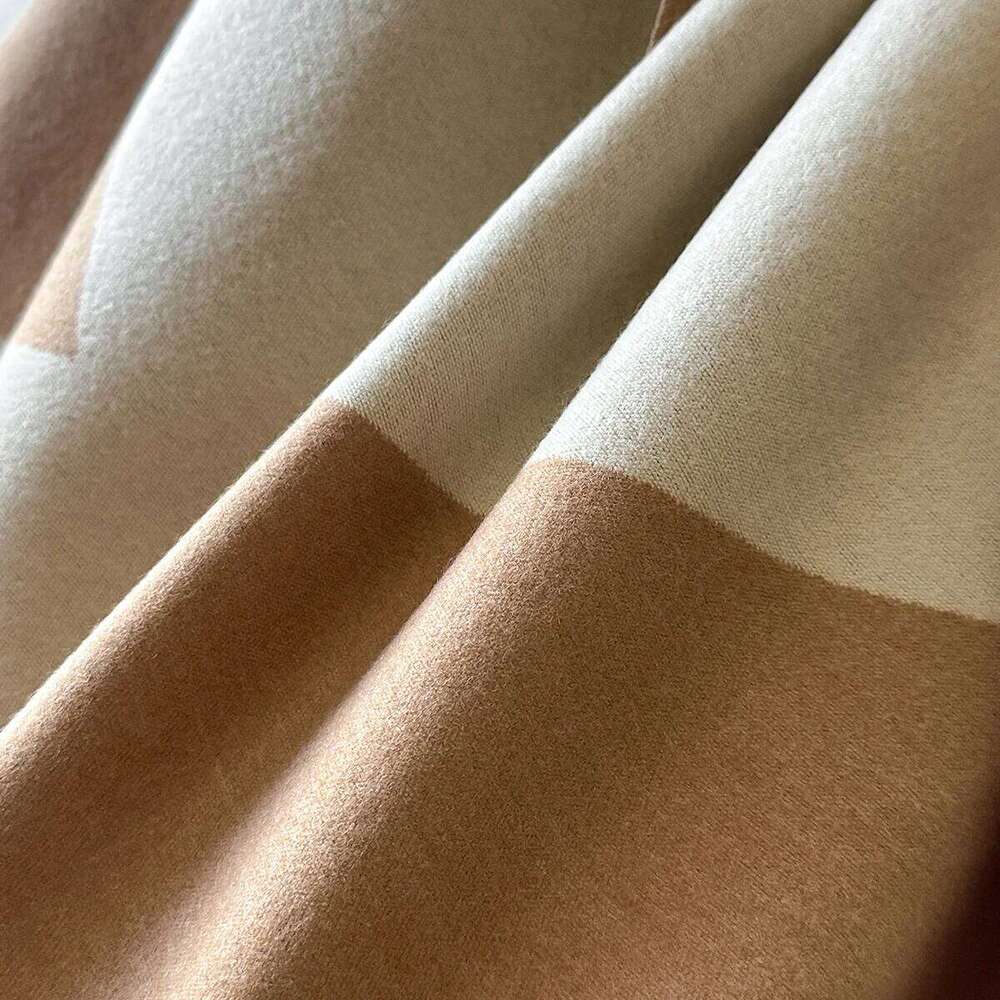 2025 Brand Elegance Geometric Print Scarf Soft Warm Fringe Pashmina Shawl Autumn and Winter Outdoor Coldproof Windproof Blanket XJ260304