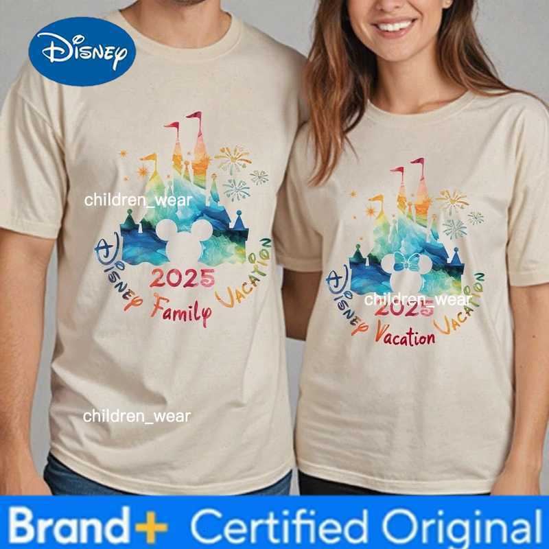 Disney New Mickey Minnie Castle Gradient Printed 2d Cotton T-Shirt Basic Color Retro Couple Family Girl Boy Gift T-Shirt Travel H260304