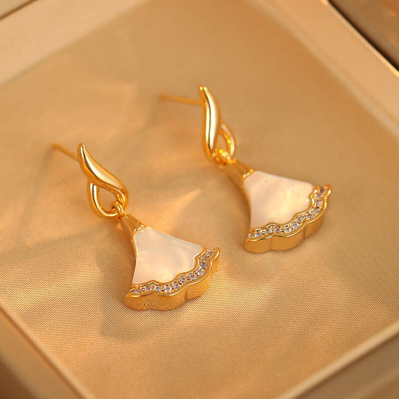 New Style Natural Mother-of-pearl For Women High-end Elegant Silver Stud Earrings Light Luxury Earrings