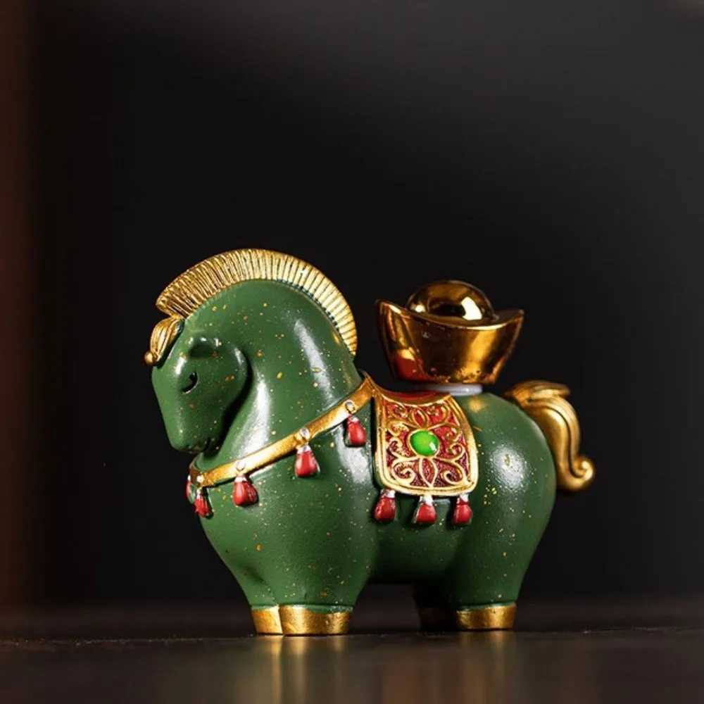 This auspicious "immediate fortune" horse ornament set symbolizes prosperity and good luck for the new year.T260304