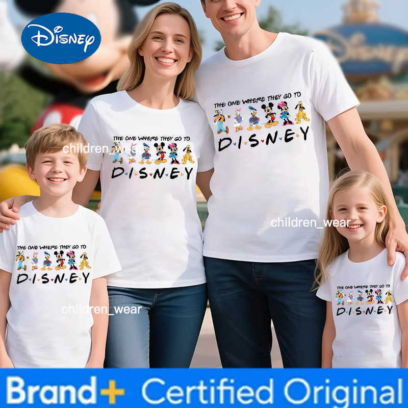 Disney Family Matching T-Shirt 2026 Fashion Casual Top for Kids Adults Mickey and Friends Print Casual Short Sleeve Top Family Outfits H260304