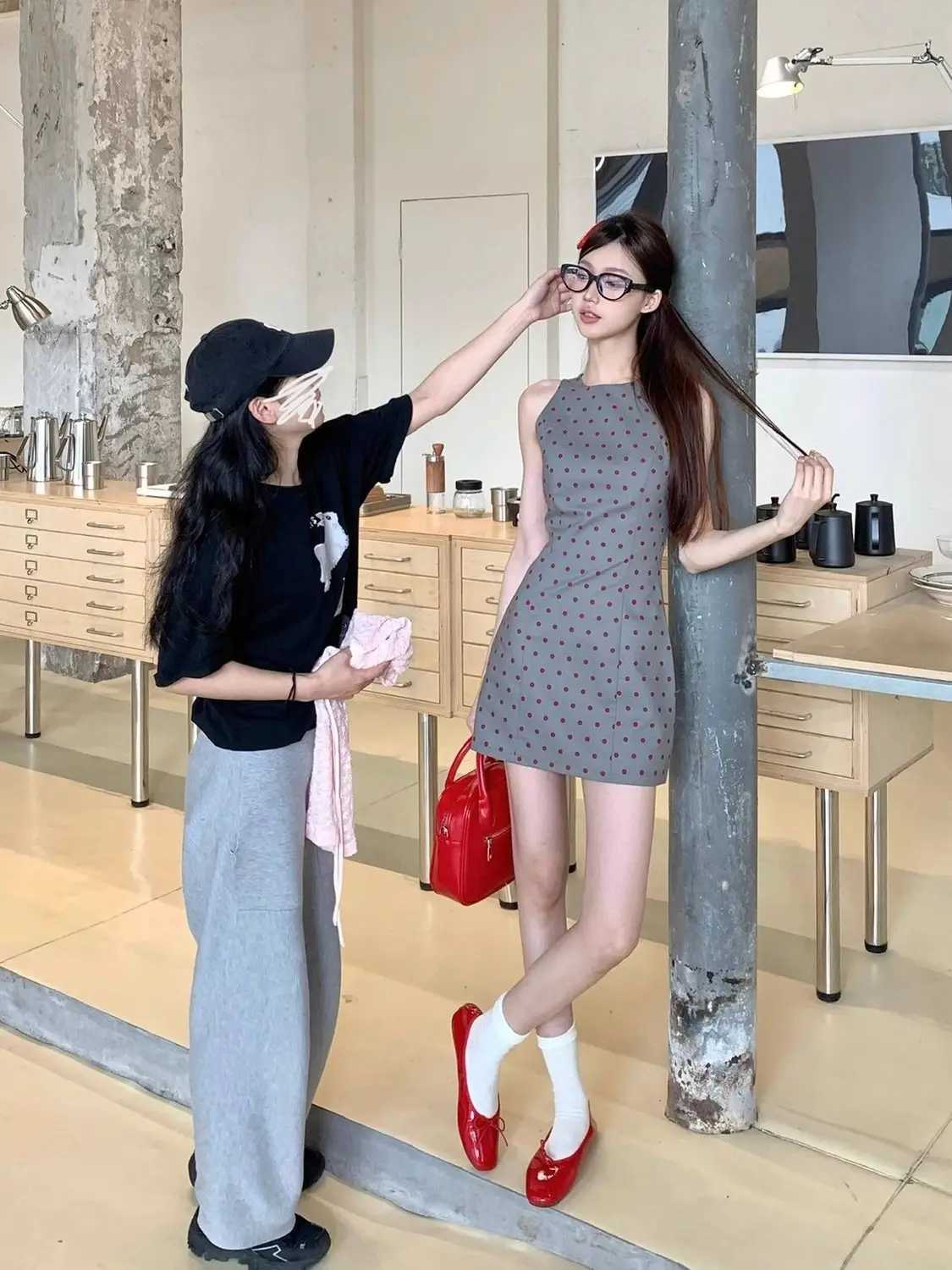 French Polka Dot Sleeveless Hip-paCK Dress for Women Summer New RETRO Temperament Slim Hot VEST Short Skirt M260304