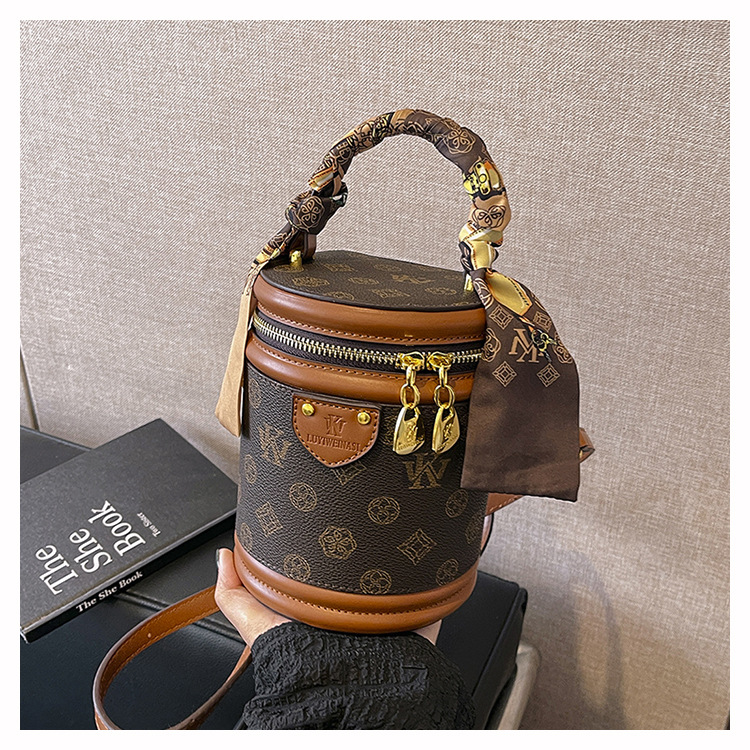Free shipping designer bags for womens Shoulder bags brown black Old flower one shoulder versatile commuting crossbody bag