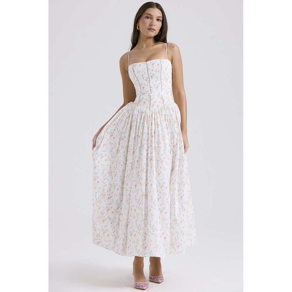 Fairy-like, fashionable, high-end French-style gentle floral camisole dress that is slimming