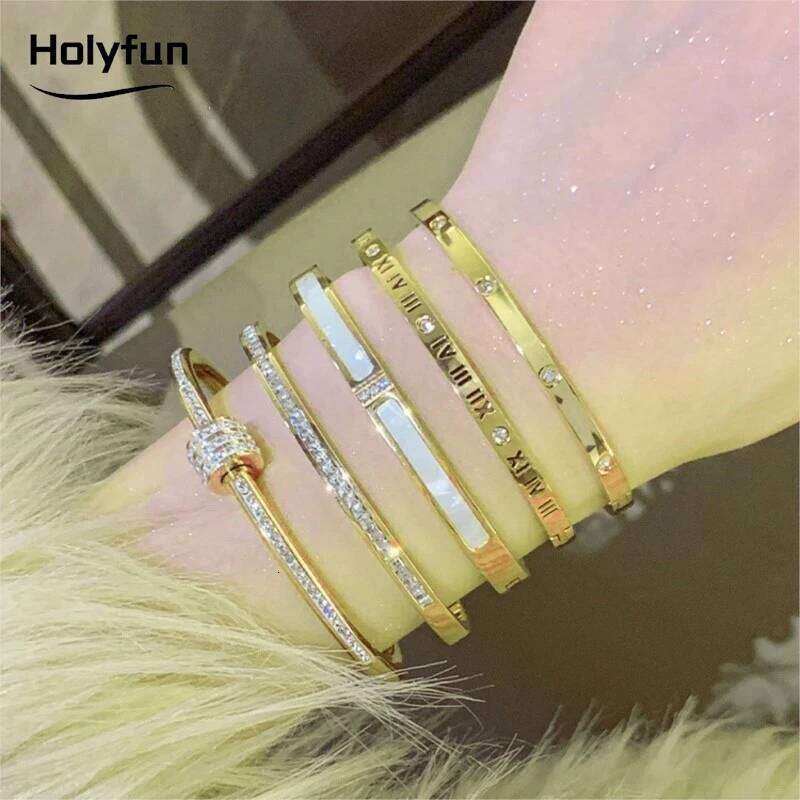 Classic Bracelet Design Gold Color Waterproof Stainless Steel Luxury Brand Sparkling Zircon Bangles for Women Gift Jewelry XJ260303