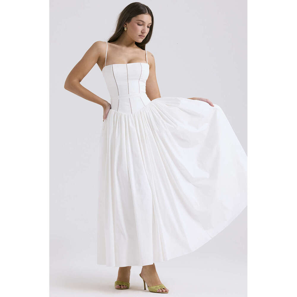 Fairy-like, fashionable, high-end French-style gentle floral camisole dress that is slimming