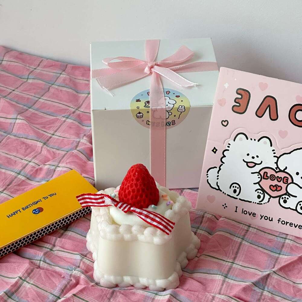 Strawberry Cake Premium Scented Candle Birthday Niche Smokeless Best Friend Graduation Christmas Gift Box Souvenir W260304
