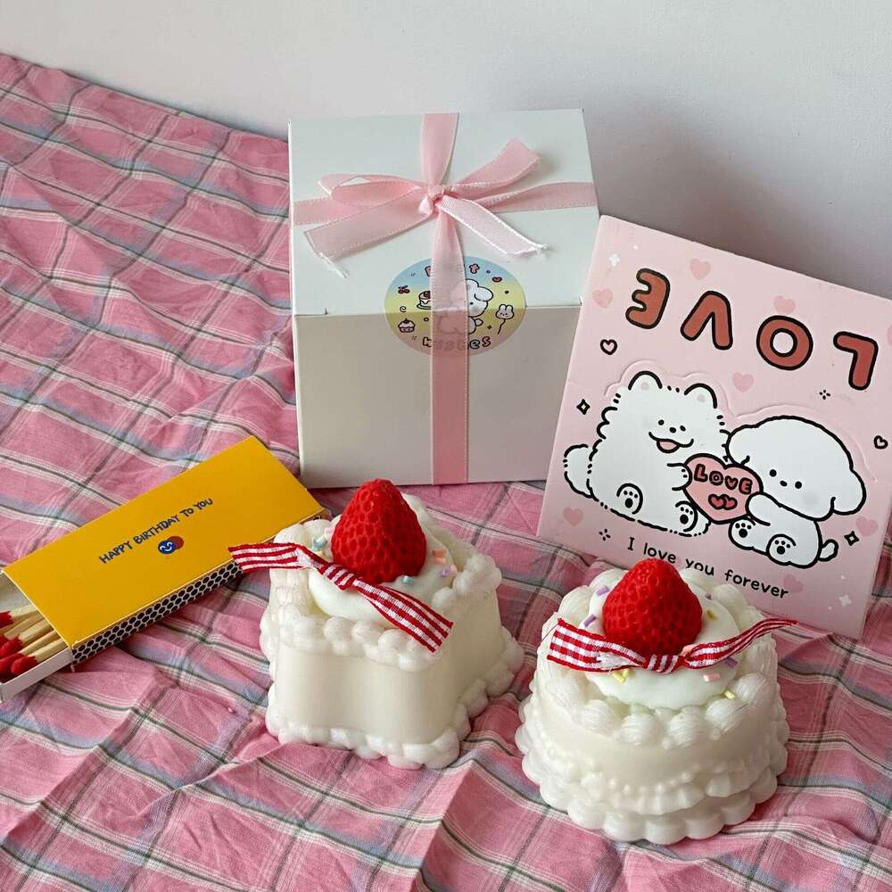 Strawberry Cake Premium Scented Candle Birthday Niche Smokeless Best Friend Graduation Christmas Gift Box Souvenir W260304