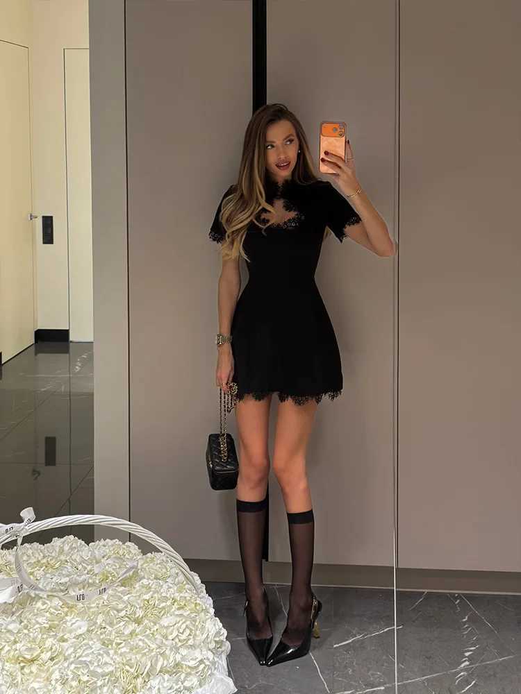 Lace Patchwork Hollow Out Bodycon Sheath High Collar Women Dresses Half Sleeves Outfits Sexy Club Fashion Female Mini Vestidos M260304