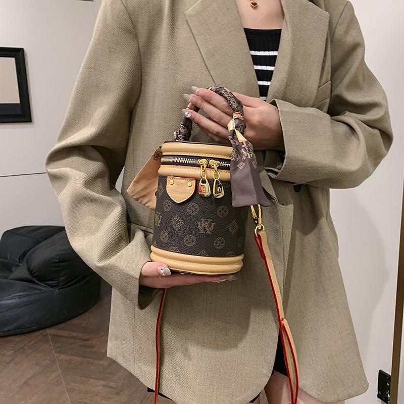 Free shipping designer bags for womens Shoulder bags brown black Old flower one shoulder versatile commuting crossbody bag