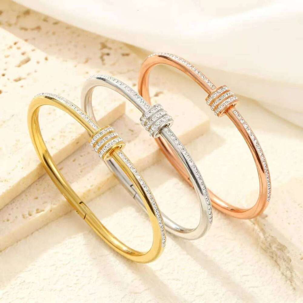 European American fashionable small waist stainless steel bracelet with simple diamond inlay and gold-plated non fading wome XJ260303